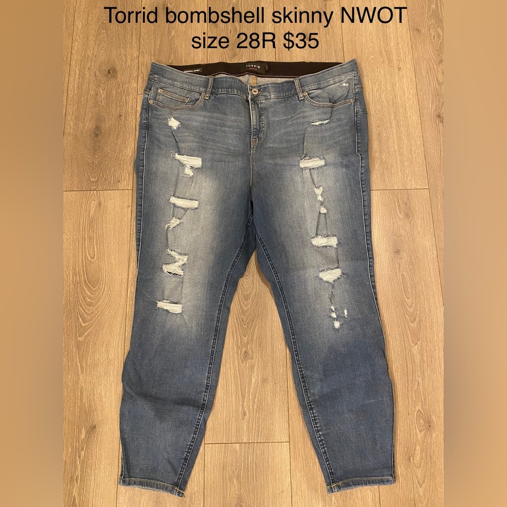 Torrid Bombshell Jeans NWOT size 28R